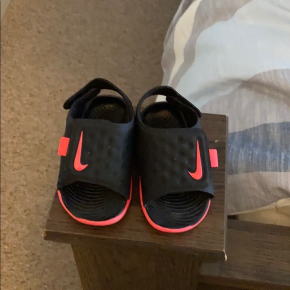 baby girl nike sandals